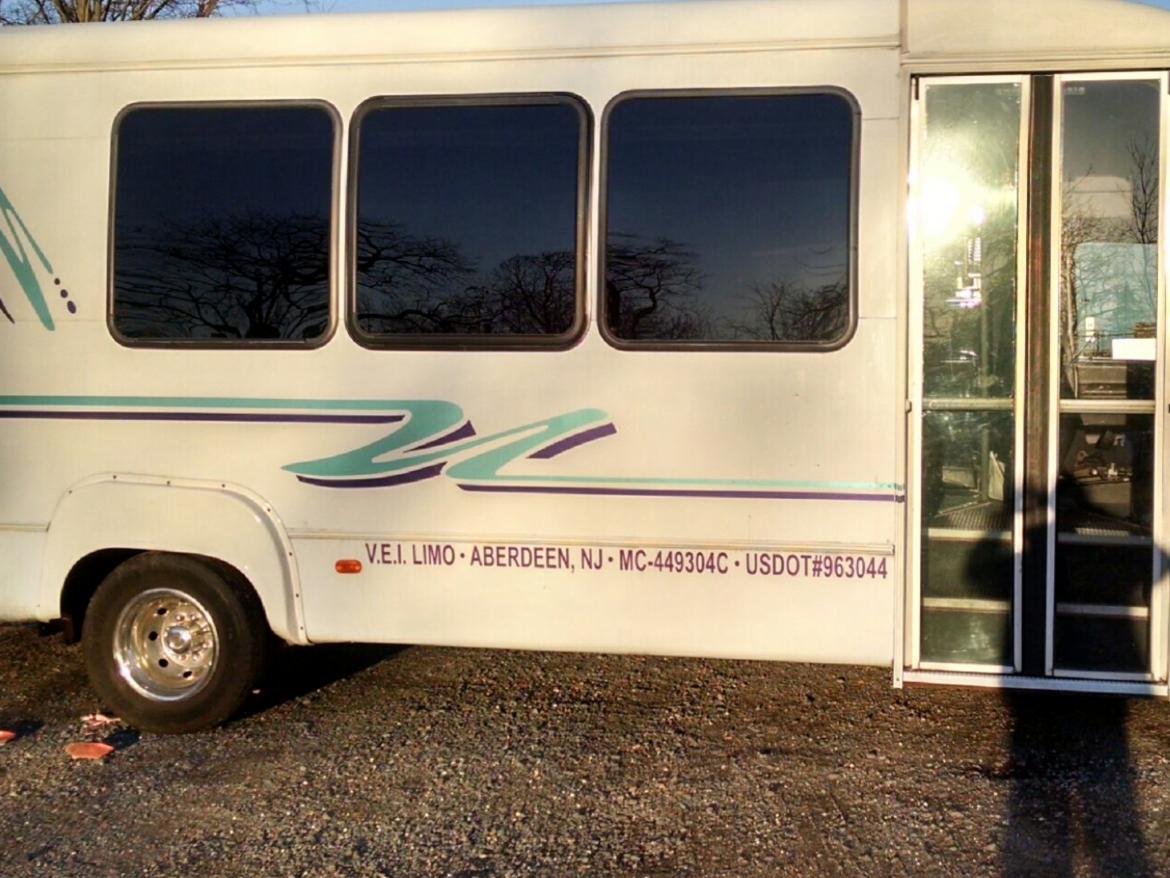 Photo of Limo Bus for sale: 1999 Ford E 450 by Arcola