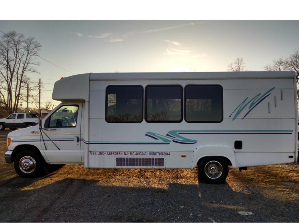 Photo of Limo Bus for sale: 1999 Ford E 450 by Arcola