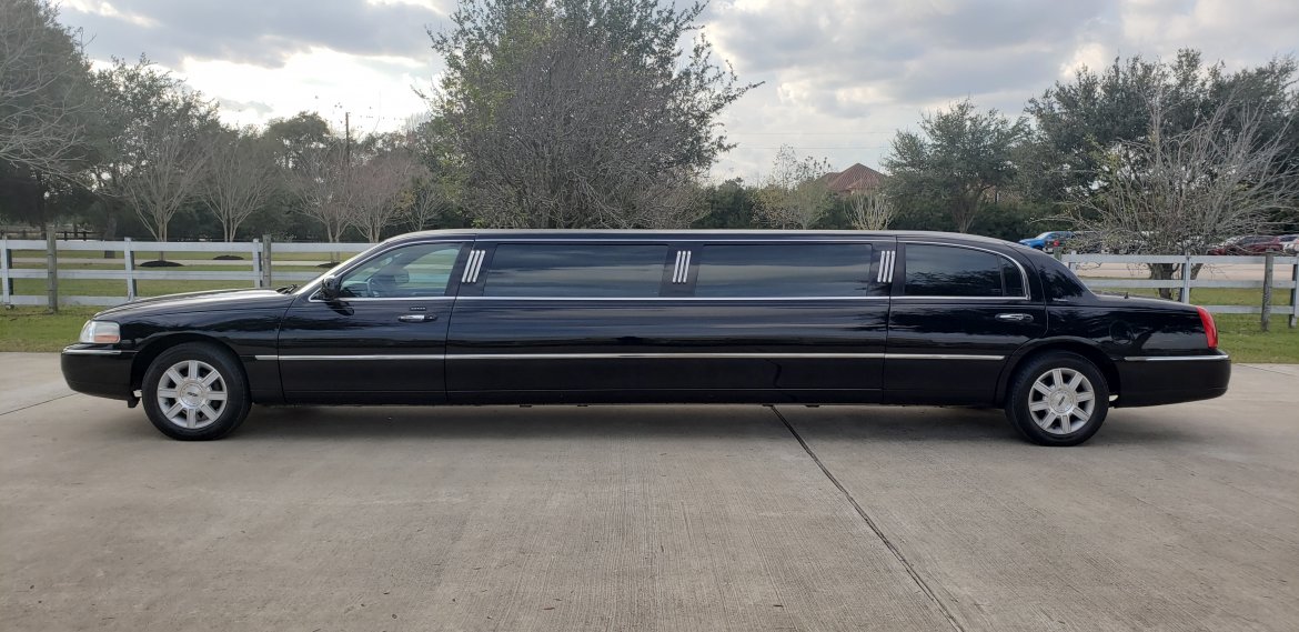 Lincoln town car limousine