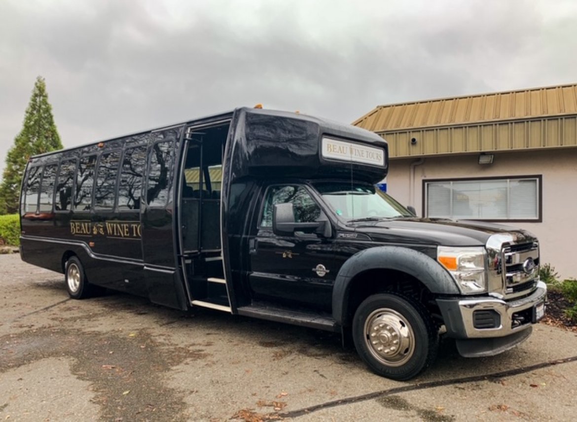 Shuttle Bus for sale: 2013 Ford F550 by Kyrstal