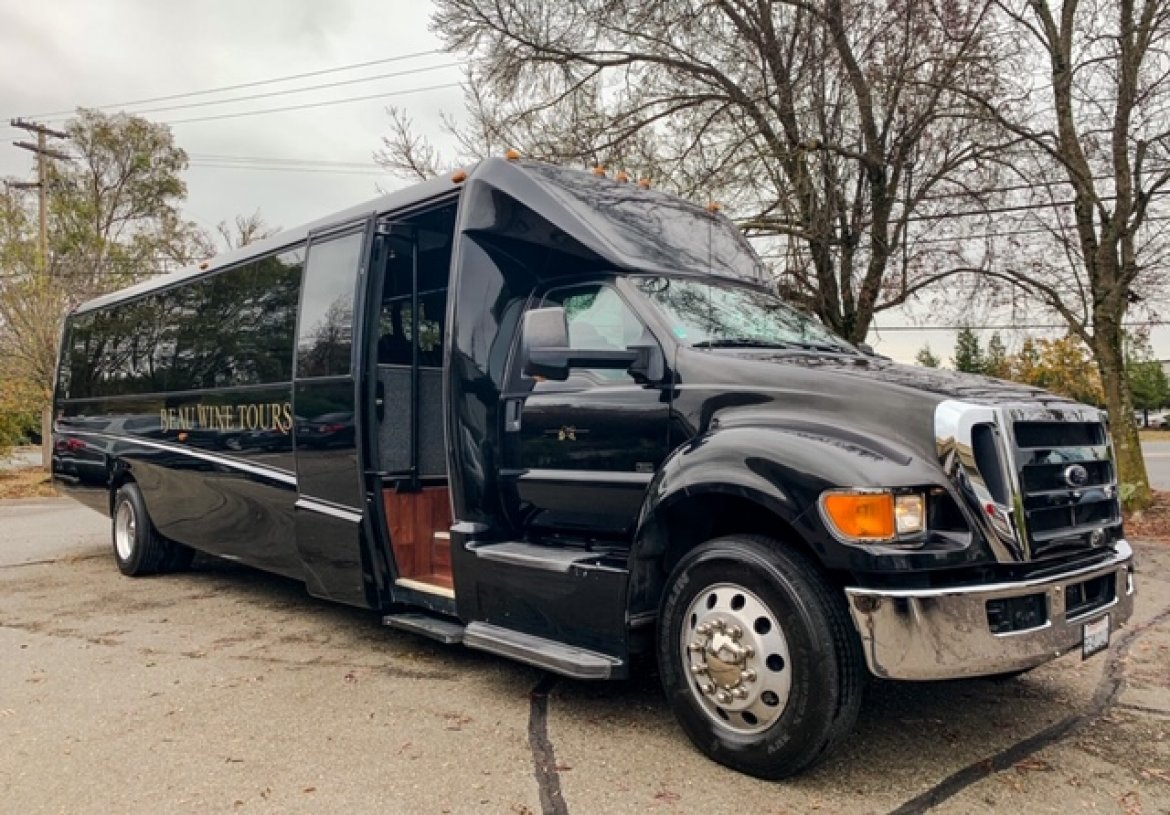 Shuttle Bus for sale: 2013 Ford F650 by Grech