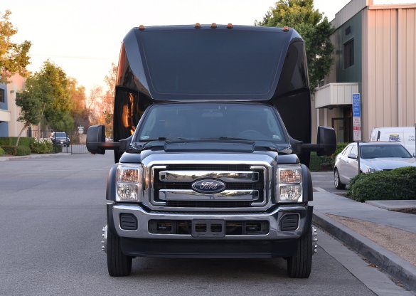 2015 Ford F-550 Shuttle Bus for Sale in Fontana, CA - Photo 2