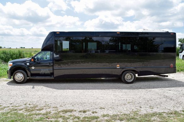 2015 Ford F550 Limo Bus for Sale in Austin, TX - Photo 2
