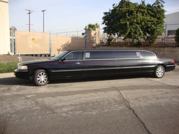 2003 Lincoln Limousine Limousine for Sale in Carson, CA - Photo 2