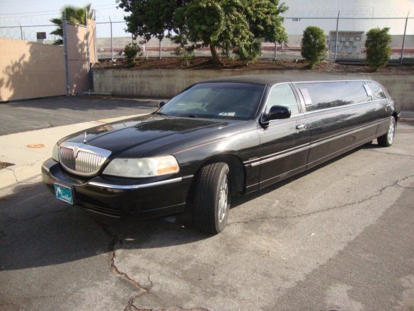 2003 Lincoln Limousine Limousine for Sale in Carson, CA - Photo 3