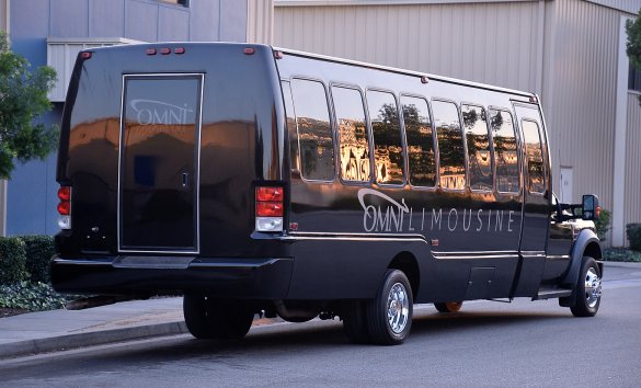 2008 Ford F-550 Shuttle Bus for Sale in Fontana, CA - Photo 3