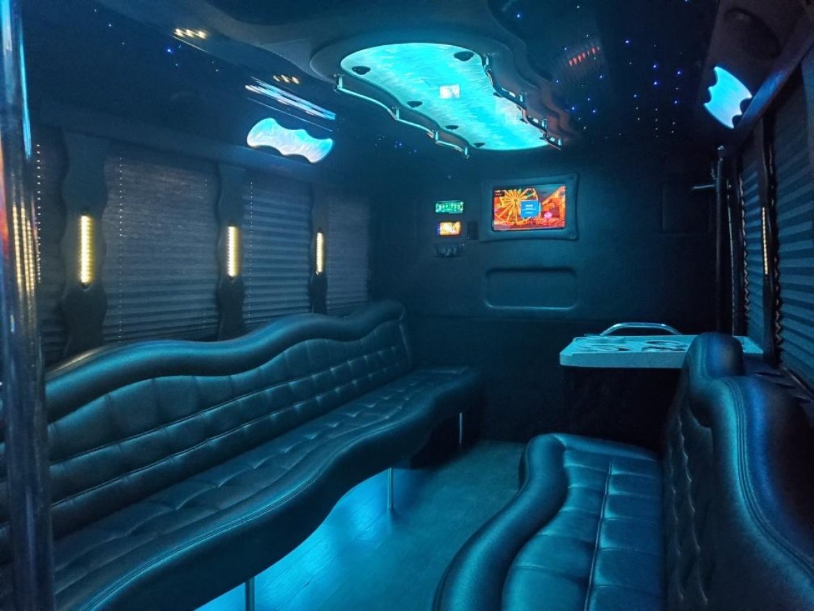 Limo Bus for Sale in Fontana, CA - Photo 17