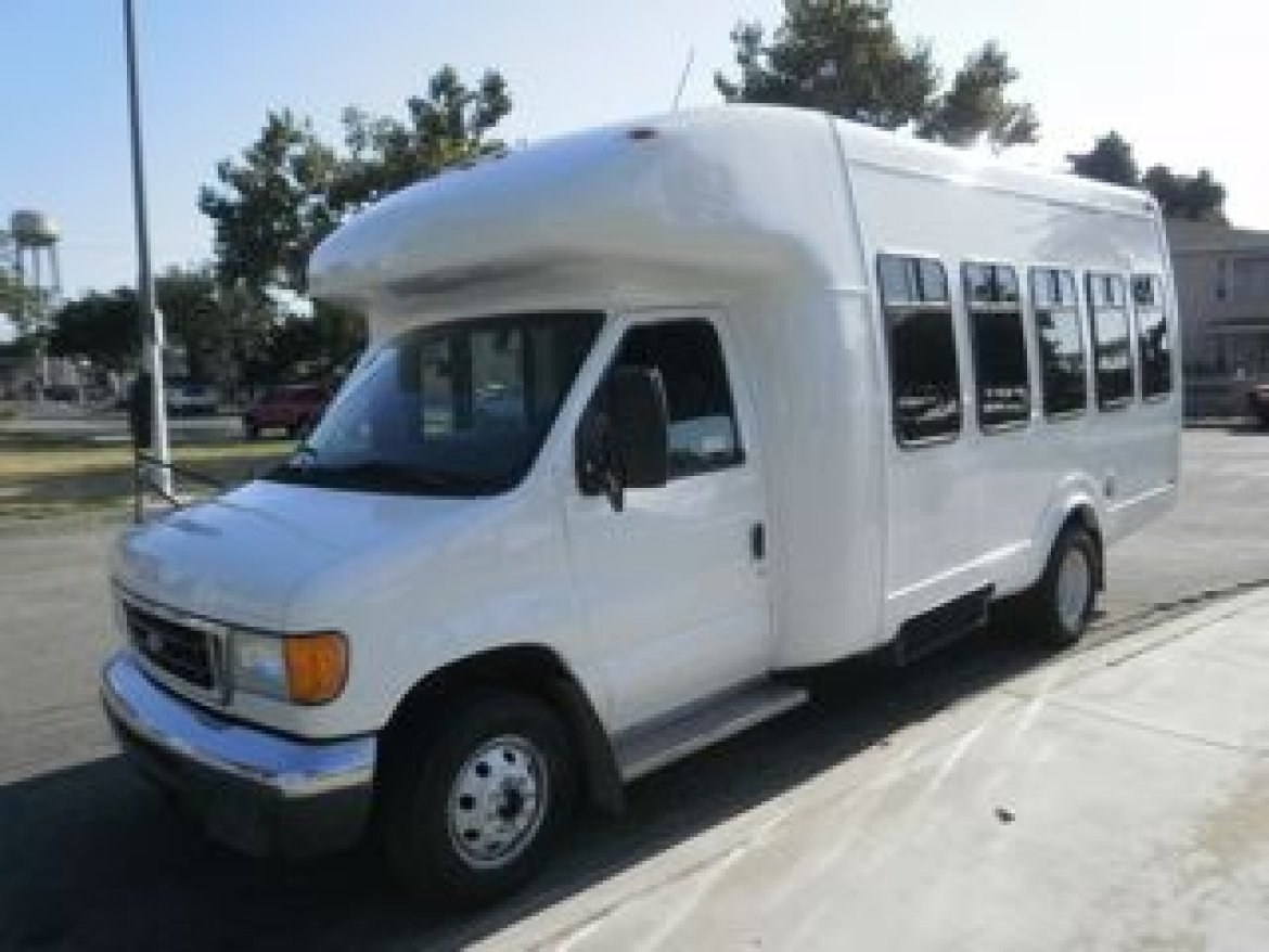 Limo Bus for sale: 2006 Ford Party Bus