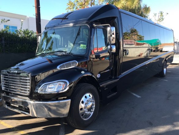 2018 Freightliner GM 40 Executive Shuttle for Sale in Riverside, CA - Photo 2