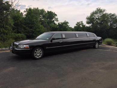2009 Lincoln 120 inch Limousine for Sale in Holmdel, NJ - Main Photo