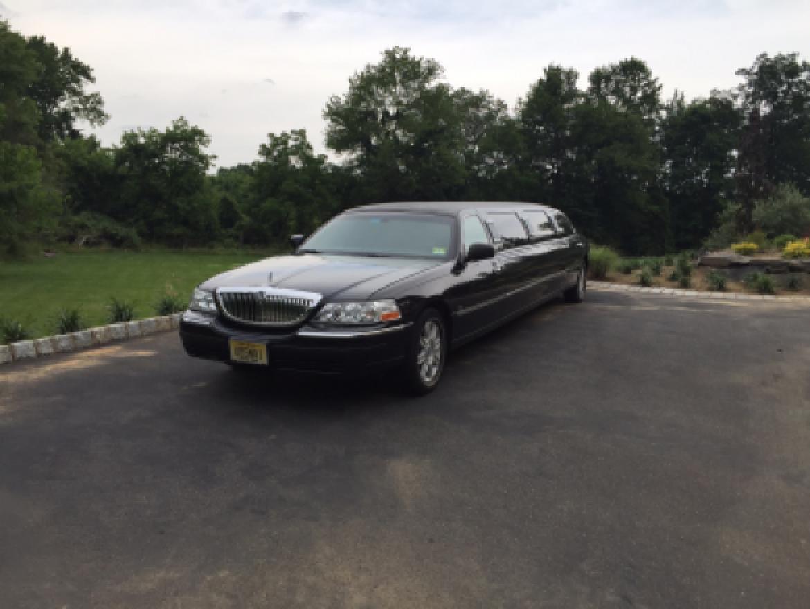 Photo of Limousine for sale: 2009 Lincoln 120 inch  by Royale