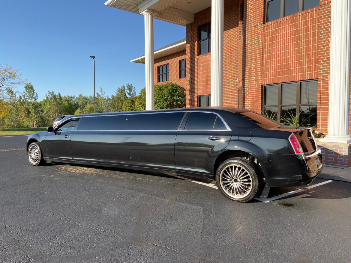 Limousine for Sale in Erie, PA - Photo 3