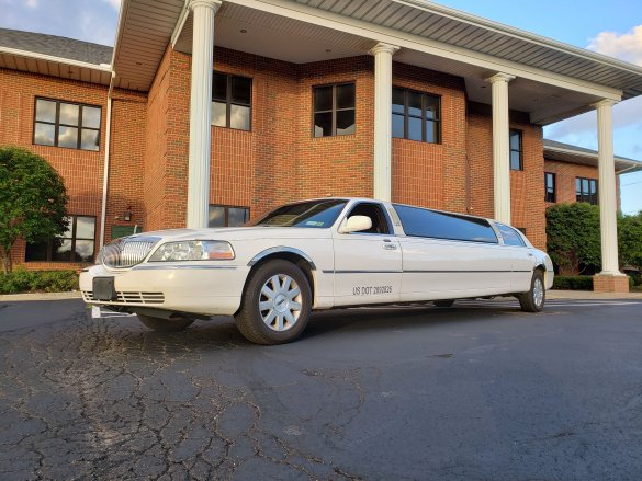 2005 Lincoln Town Car Limousine for Sale in Erie, PA - Main Photo