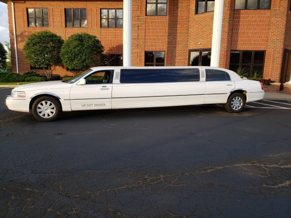 2005 Lincoln Town Car Limousine for Sale in Erie, PA - Photo 3