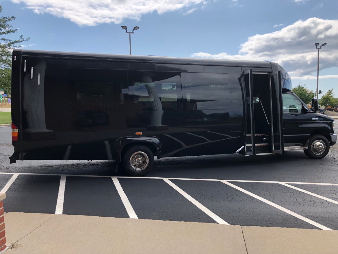 Limo Bus for Sale in Erie, PA - Photo 5