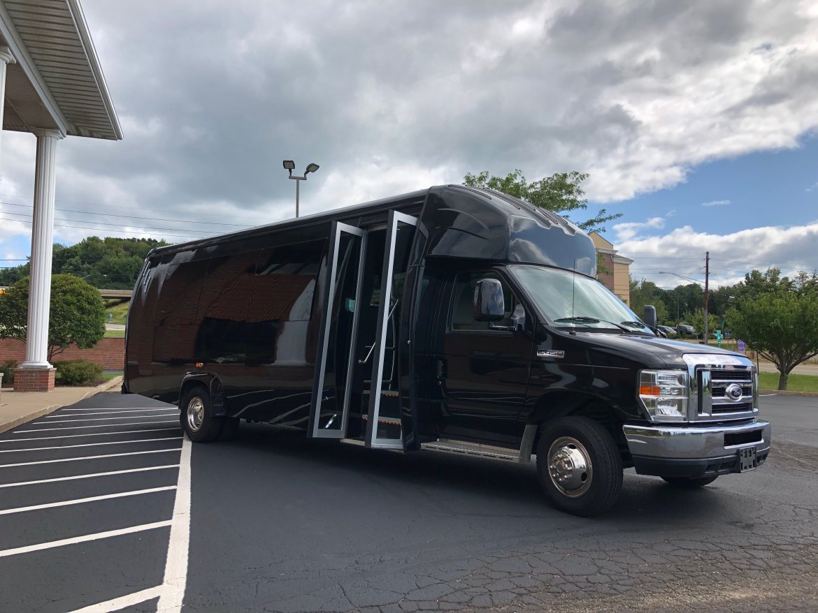 Limo Bus for Sale in Erie, PA - Photo 6