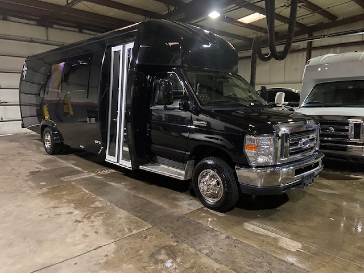 Limo Bus for Sale in Erie, PA - Photo 11