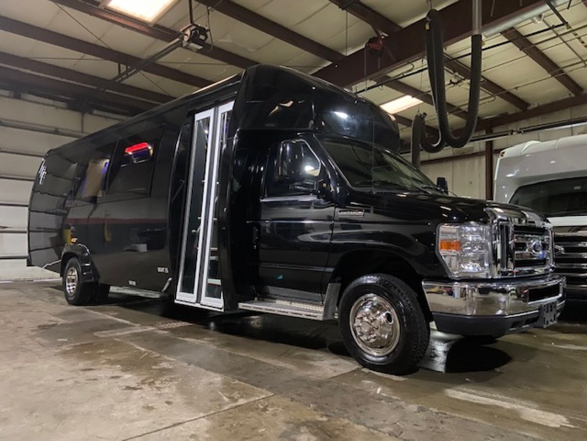 Limo Bus for Sale in Erie, PA - Photo 12