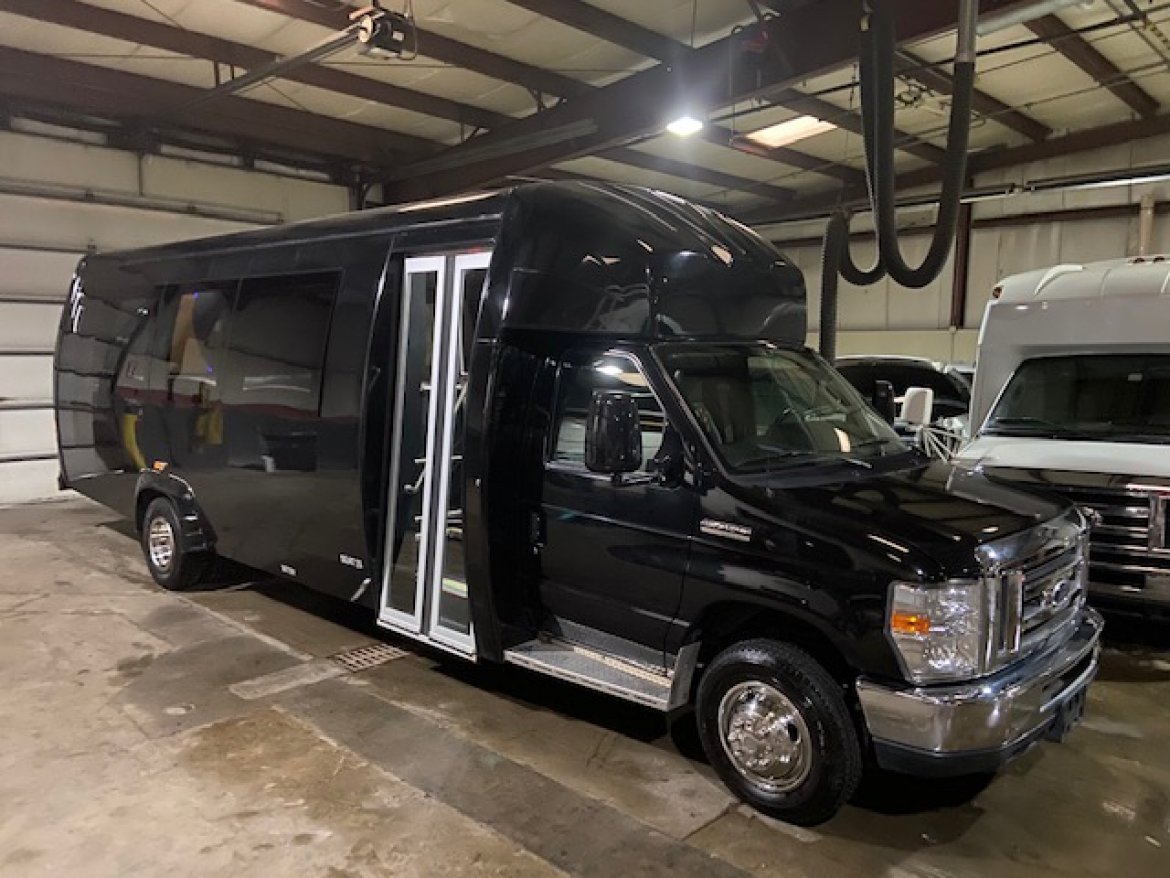 Limo Bus for Sale in Erie, PA - Photo 13