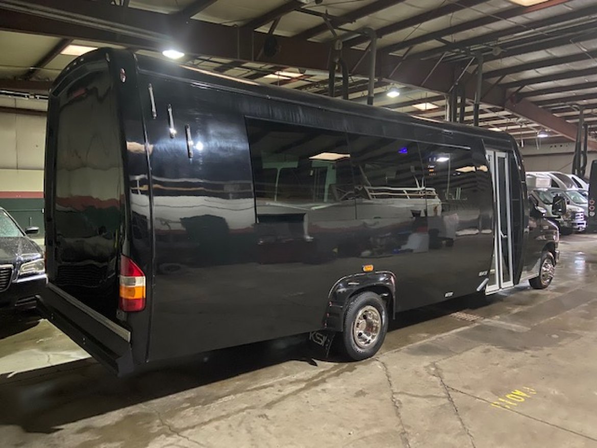 Limo Bus for Sale in Erie, PA - Photo 16