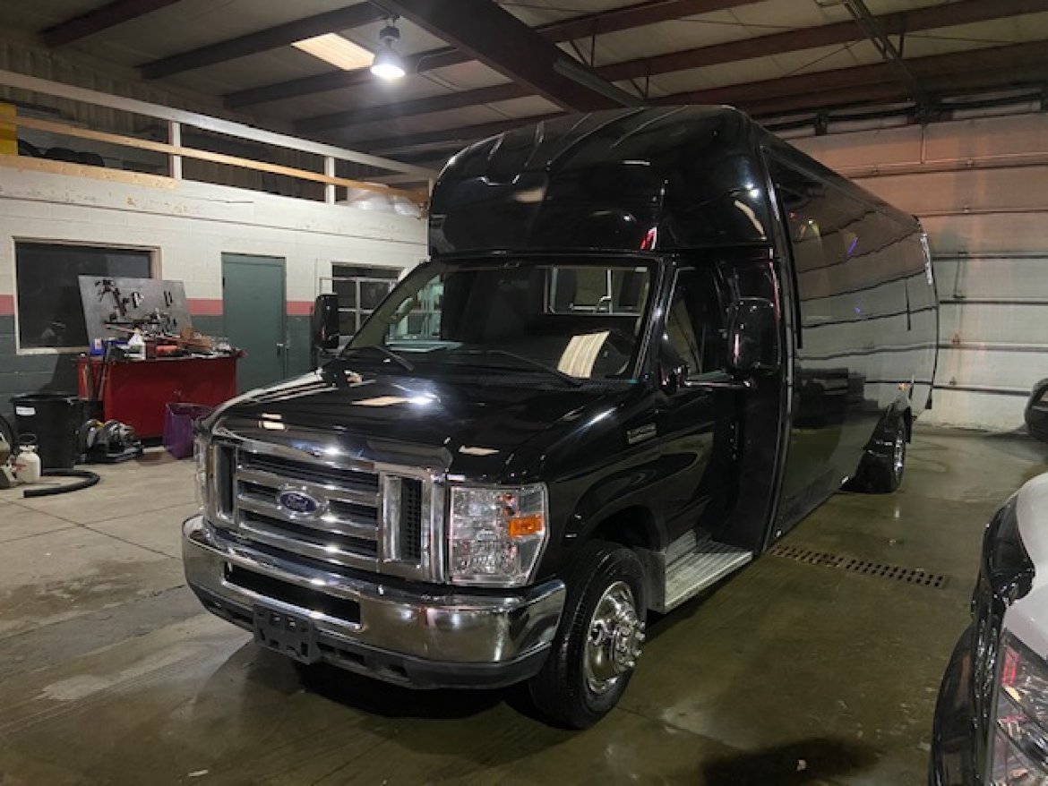 Limo Bus for Sale in Erie, PA - Photo 15
