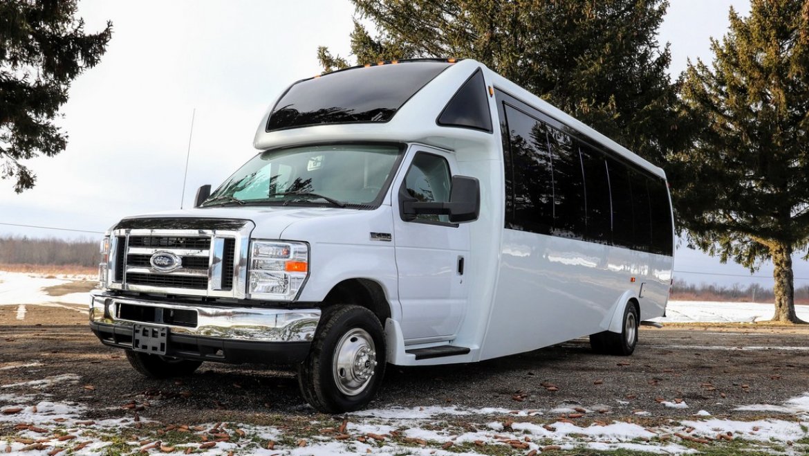 Limo Bus for sale: 2018 Ford E-450 by Global Motor Coach