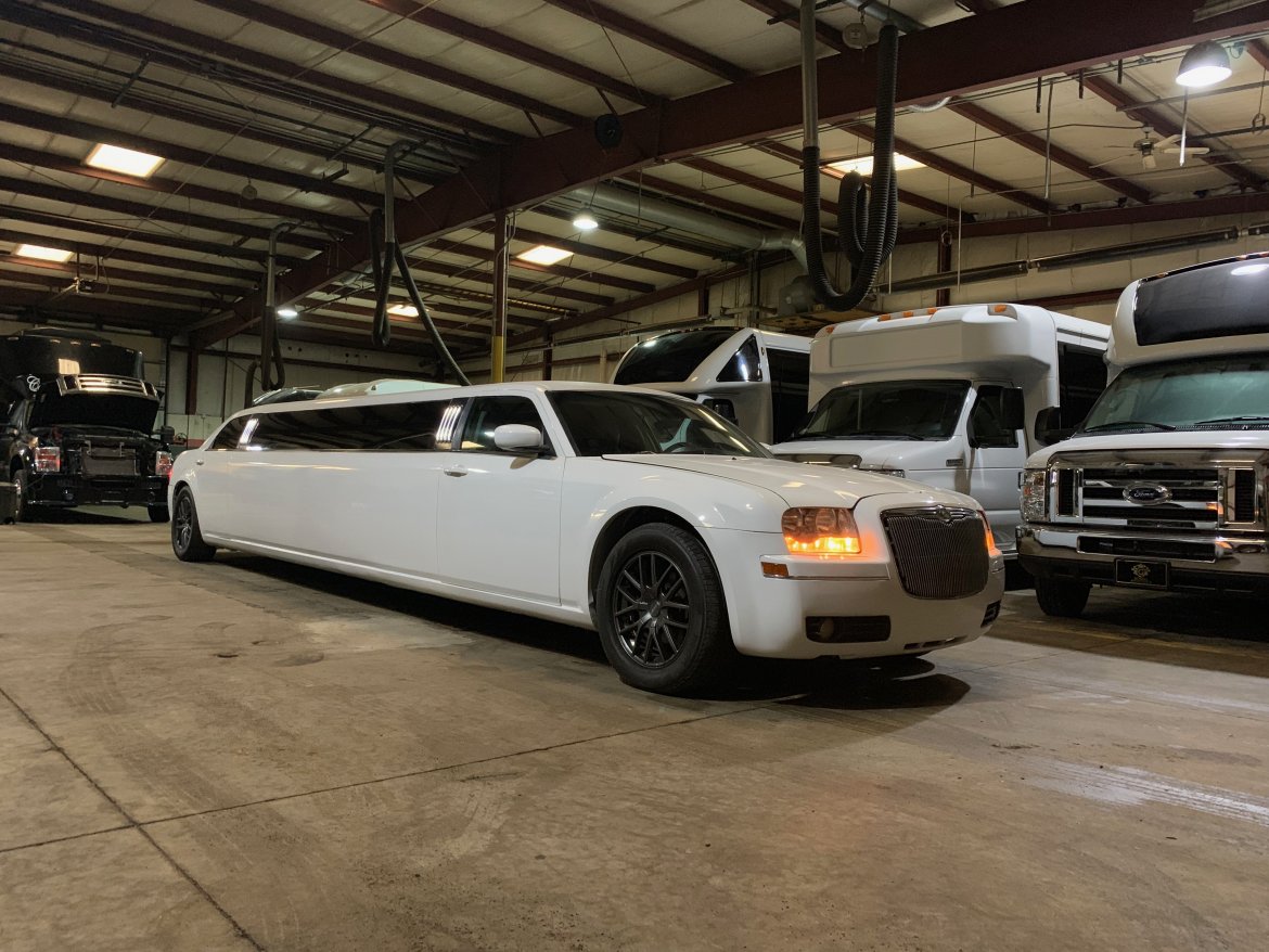 Limousine for sale: 2006 Chrysler 300 140&quot; by Galaxy Coachworks