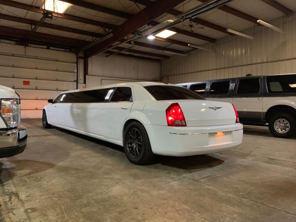 2006 Chrysler 300 Limousine for Sale in Erie, PA - Photo 3