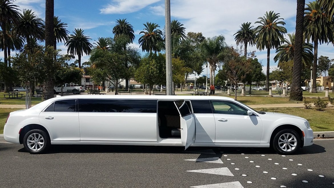 Limousine for sale: 2006 Chrysler 300