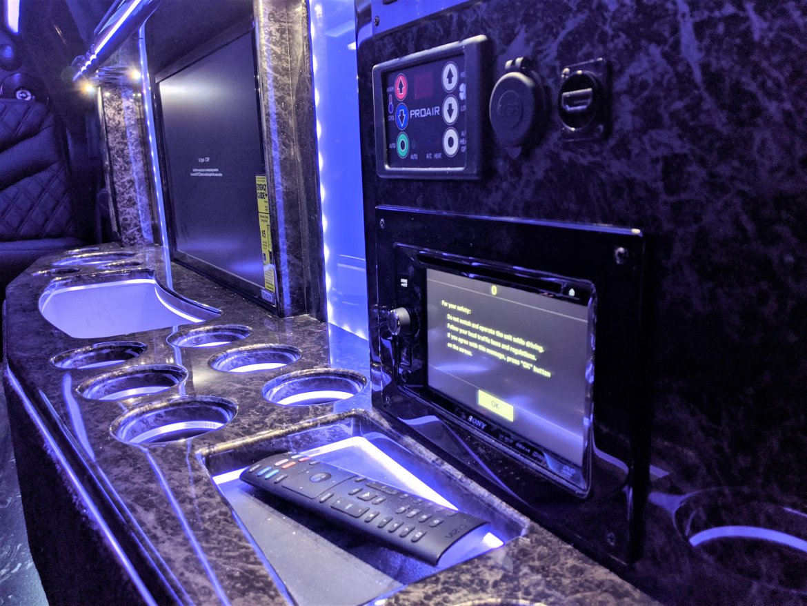 Limousine for Sale in springfield, MO - Photo 2