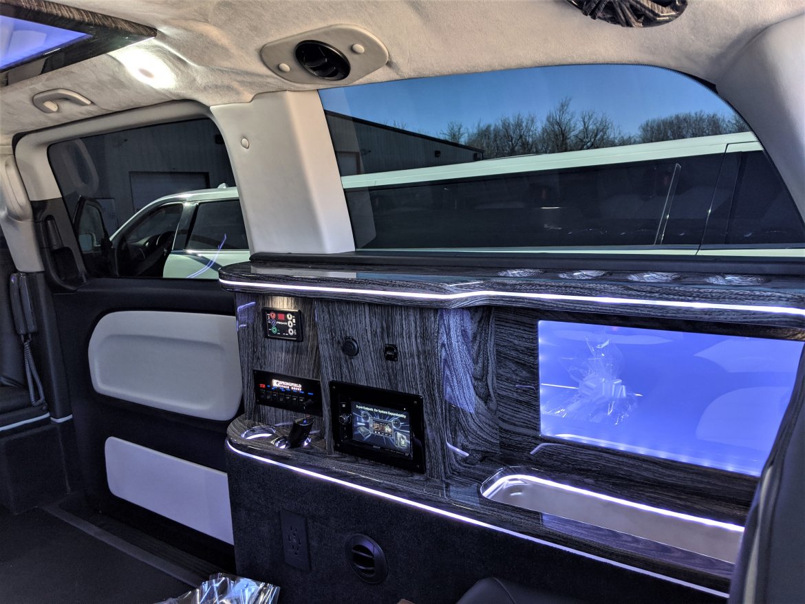 12 Passenger 80" stretch Mercedes-Benz V-Class  Limousine - Photo 3