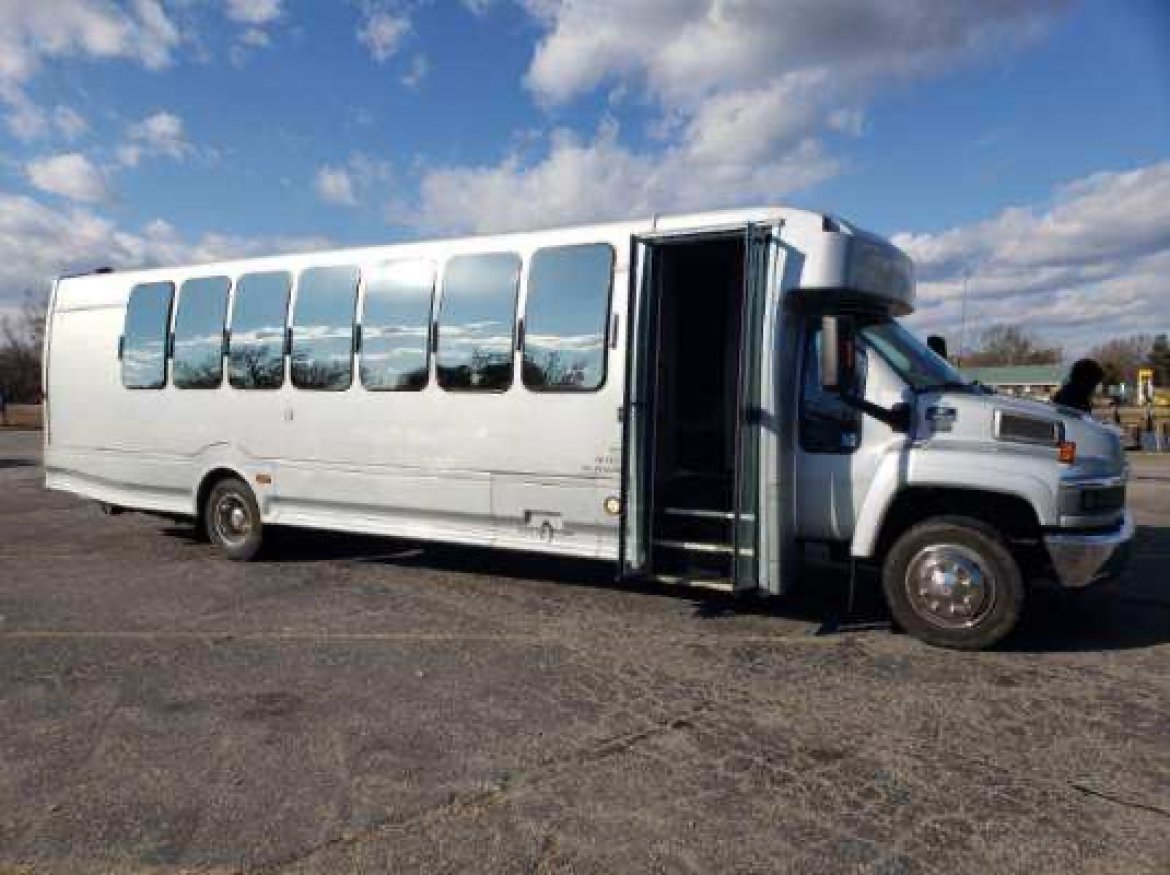 Limo Bus for sale: 2008 Chevrolet 5500 by Turtle Top