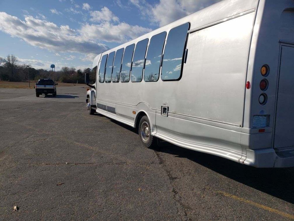 Limo Bus for Sale in Fontana, CA - Photo 9