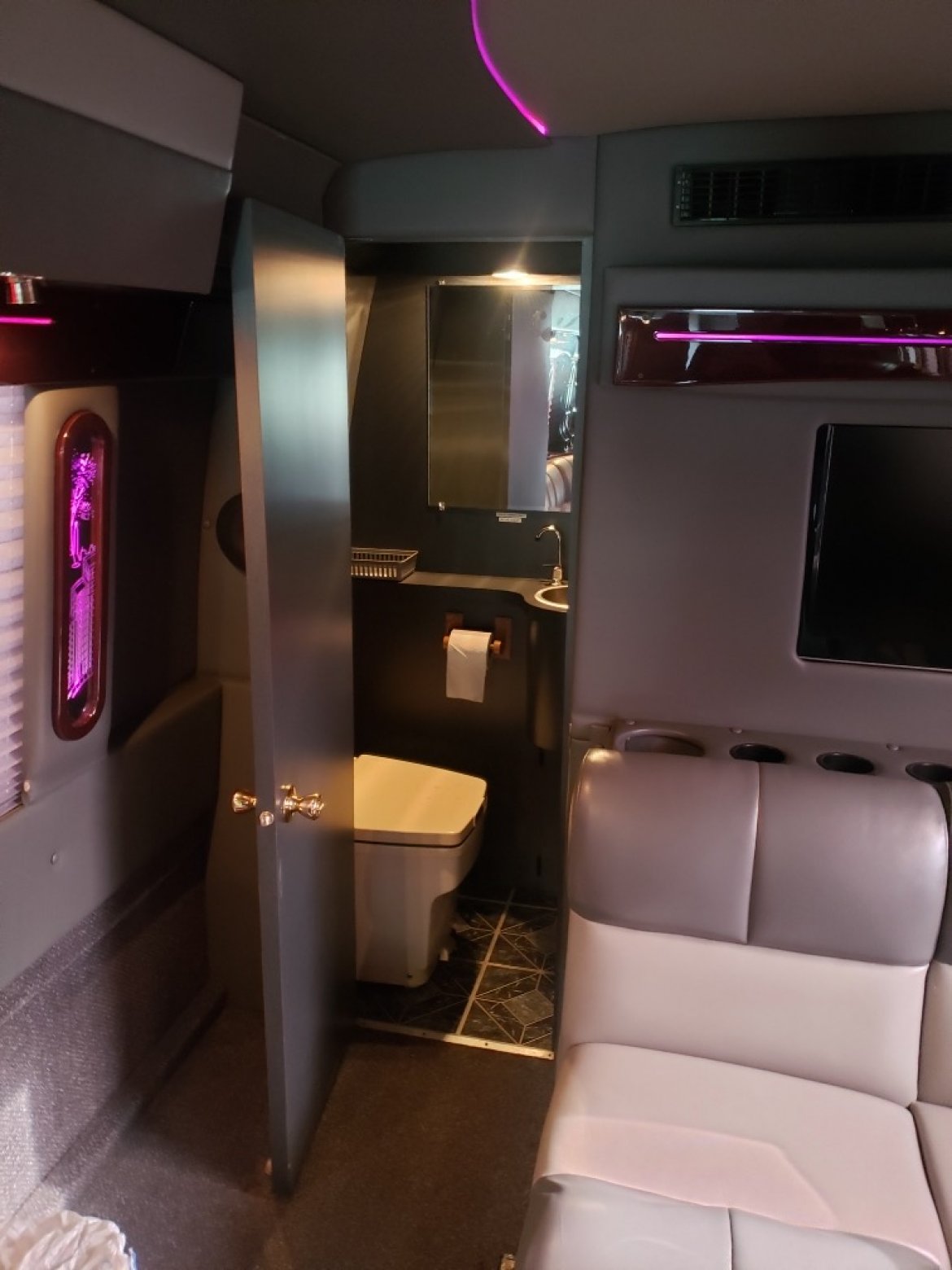 Limo Bus for Sale in Fontana, CA - Photo 15