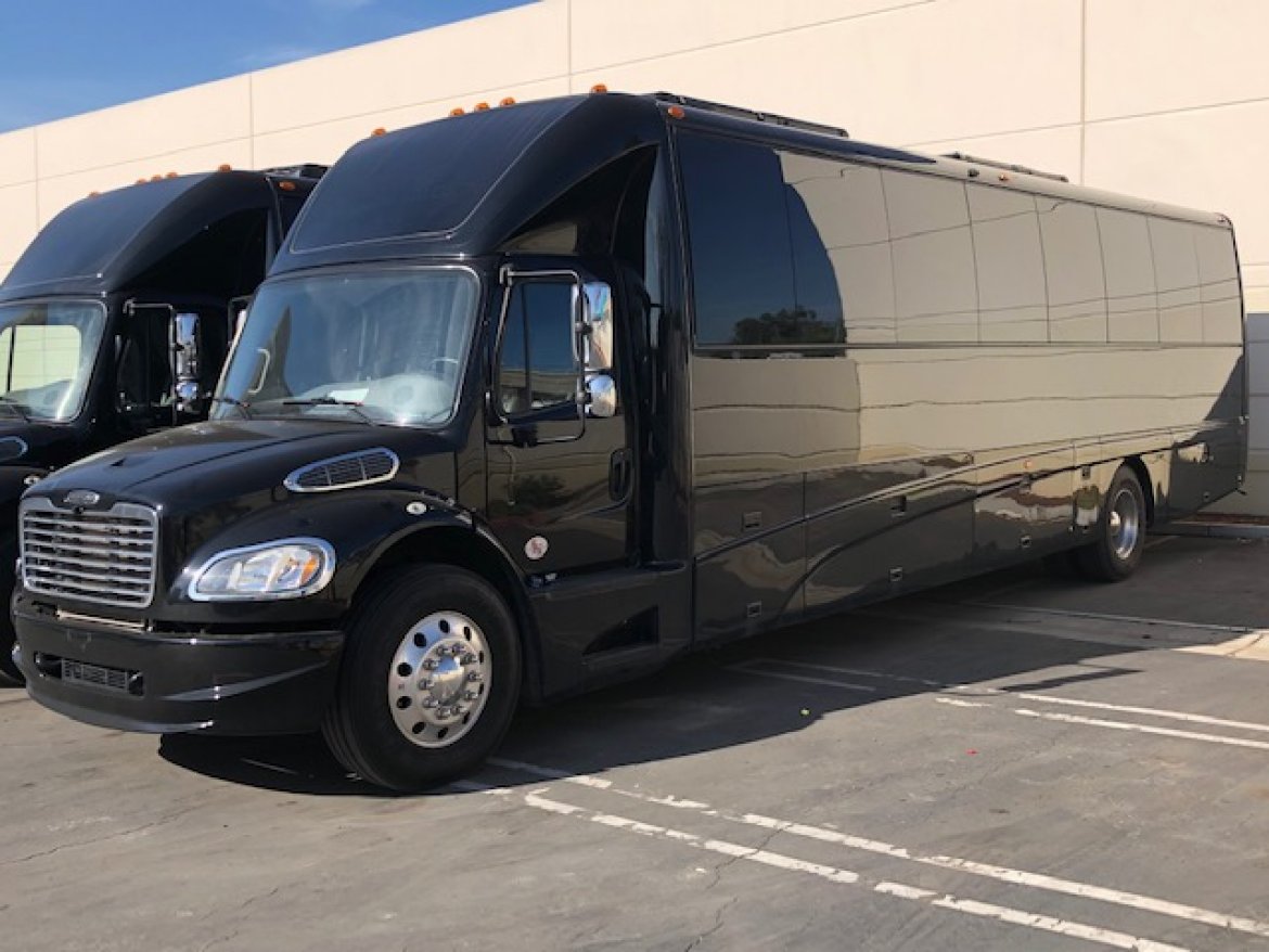 Executive Shuttle for Sale in Riverside, CA - Photo 2