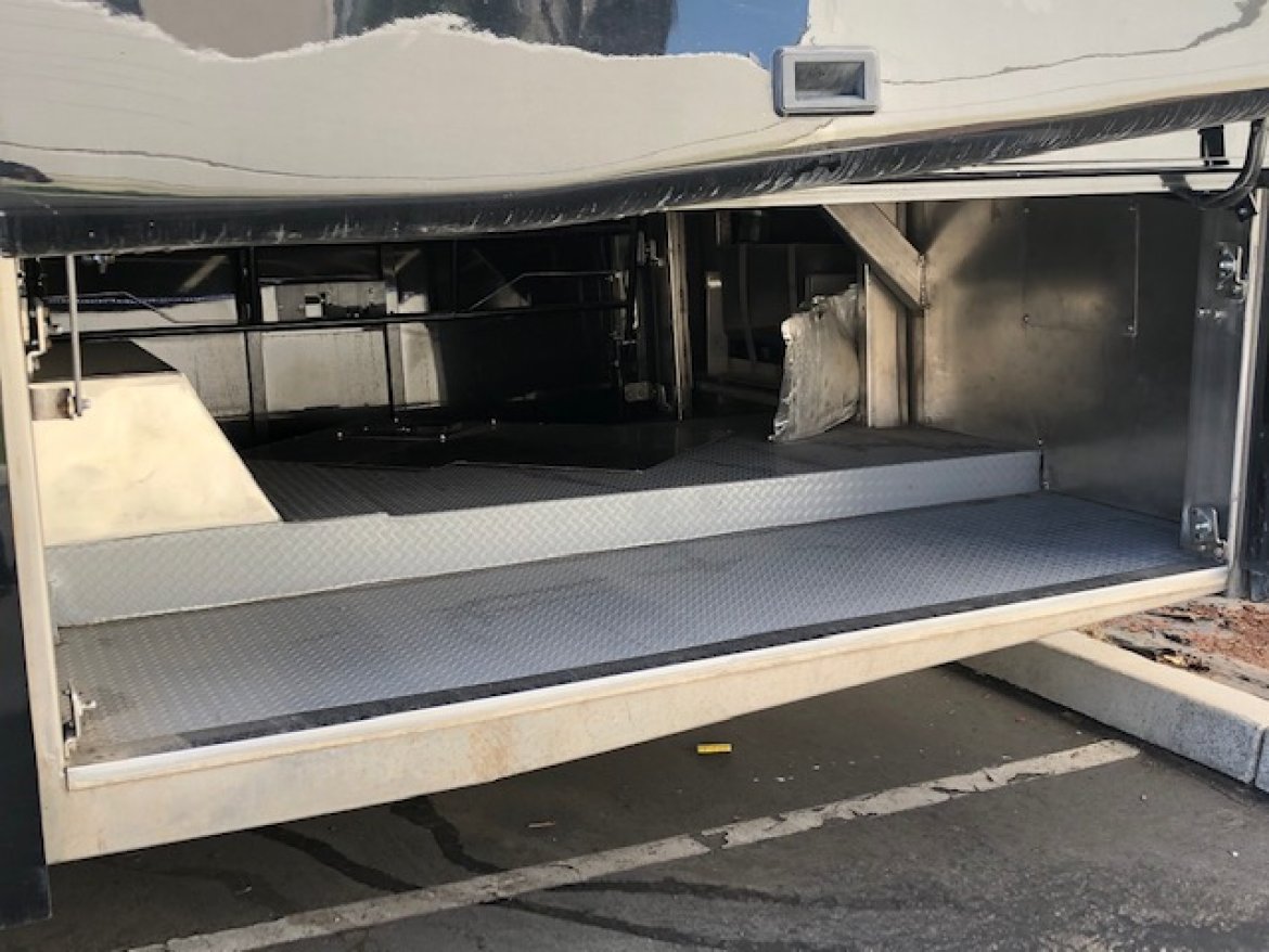 Executive Shuttle for Sale in Riverside, CA - Photo 6