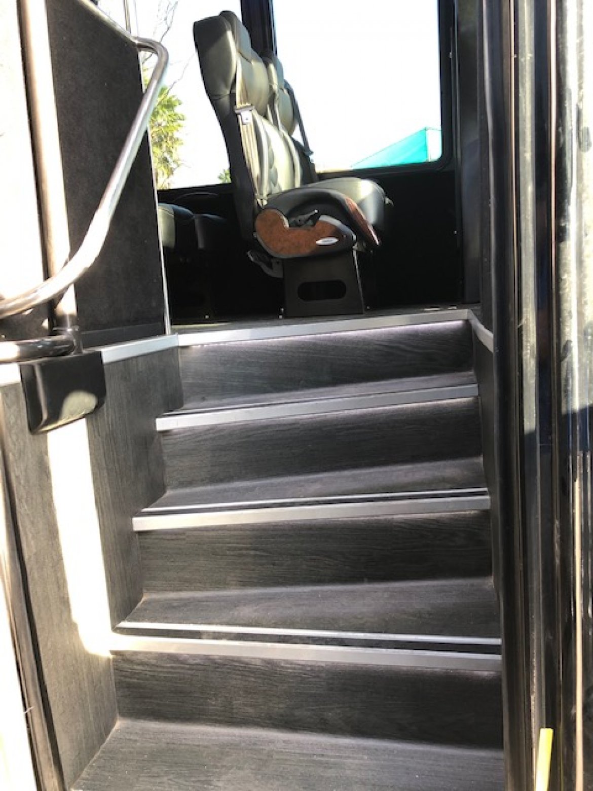 Executive Shuttle for Sale in Riverside, CA - Photo 8