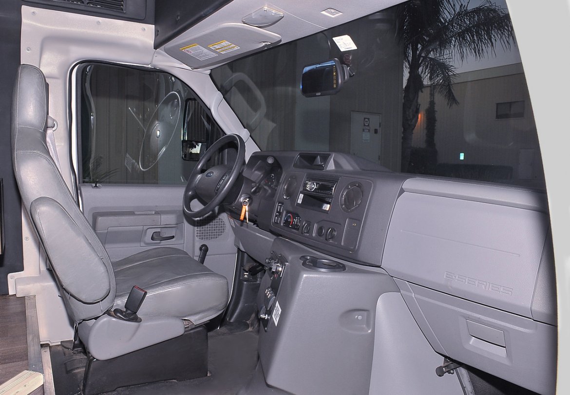 Limo Bus for Sale in Fontana, CA - Photo 10
