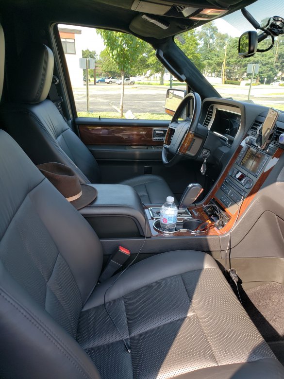 2013 Lincoln Navigator L CEO SUV Mobile Office for Sale in East Islip, NY - Photo 3