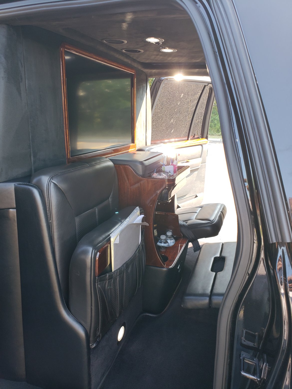 CEO SUV Mobile Office for Sale in East Islip, NY - Photo 7