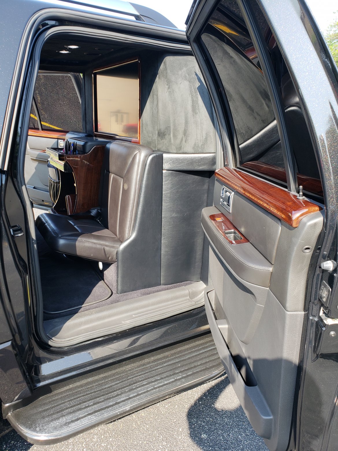CEO SUV Mobile Office for Sale in East Islip, NY - Photo 9