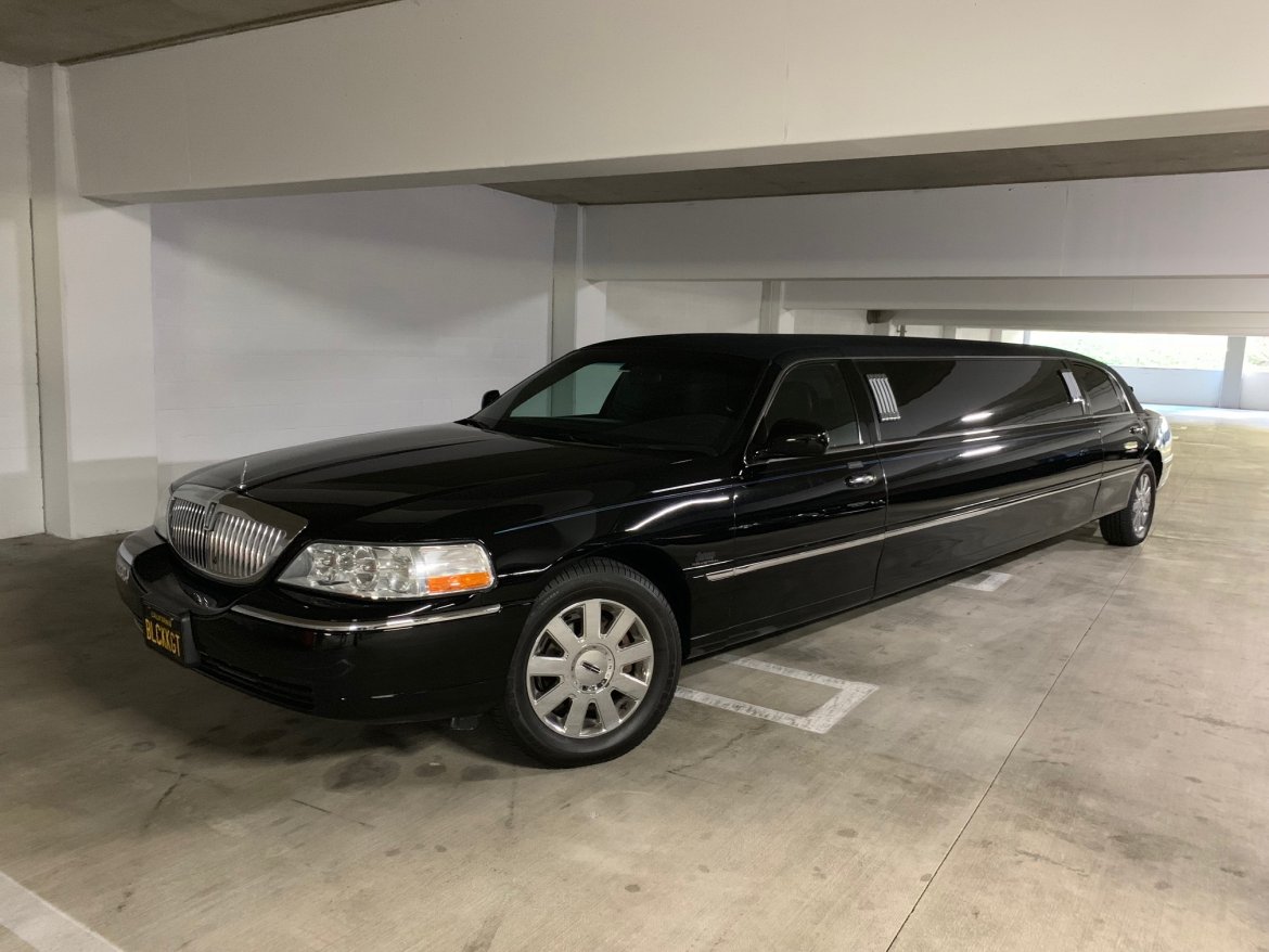 Limousine for sale: 2003 Lincoln Town car by Krystal