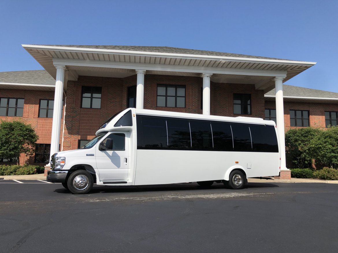 Limo Bus for Sale in Erie, PA - Photo 9