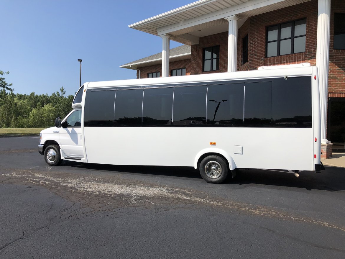 Limo Bus for Sale in Erie, PA - Photo 11