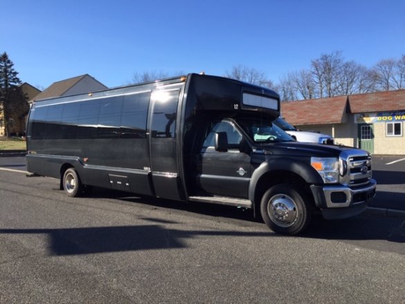 2014 Ford F550 Executive Shuttle for Sale in Oaklyn, NJ - Photo 2