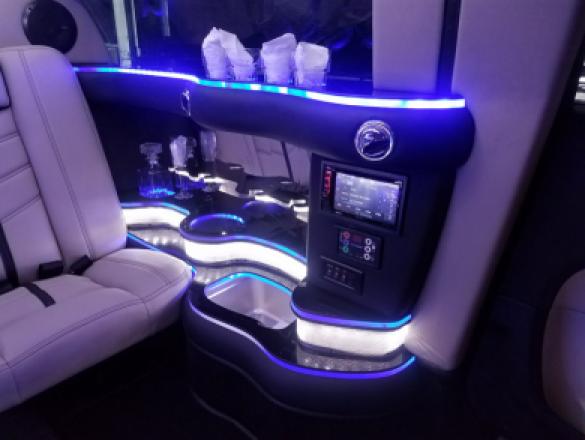2016 Chrysler 300 Limousine for Sale in Los Angeles, CA - Photo 2