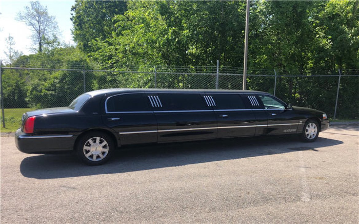 Limousine for sale: 2009 Lincoln Town Car 120&quot; by Royale