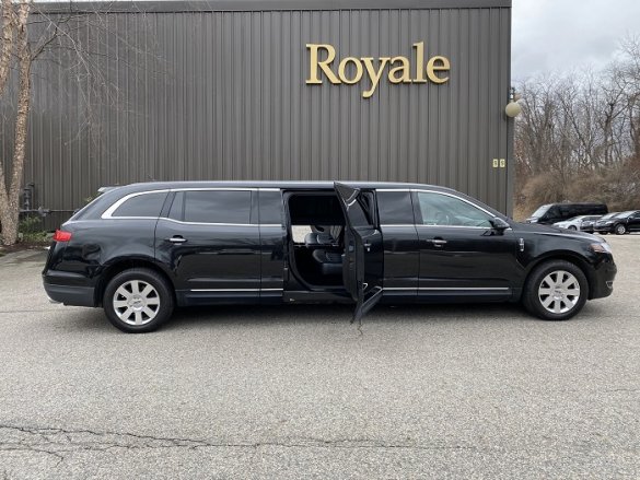 2013 Lincoln 70-5 door Limousine for Sale in Haverhill, MI - Main Photo