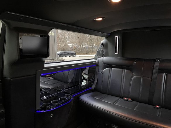 2013 Lincoln 70-5 door Limousine for Sale in Haverhill, MI - Photo 3