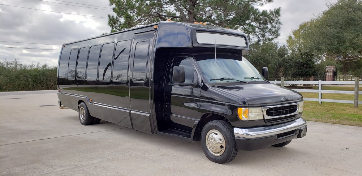 Limo Bus for sale: 1998 Ford E450 by Krystal